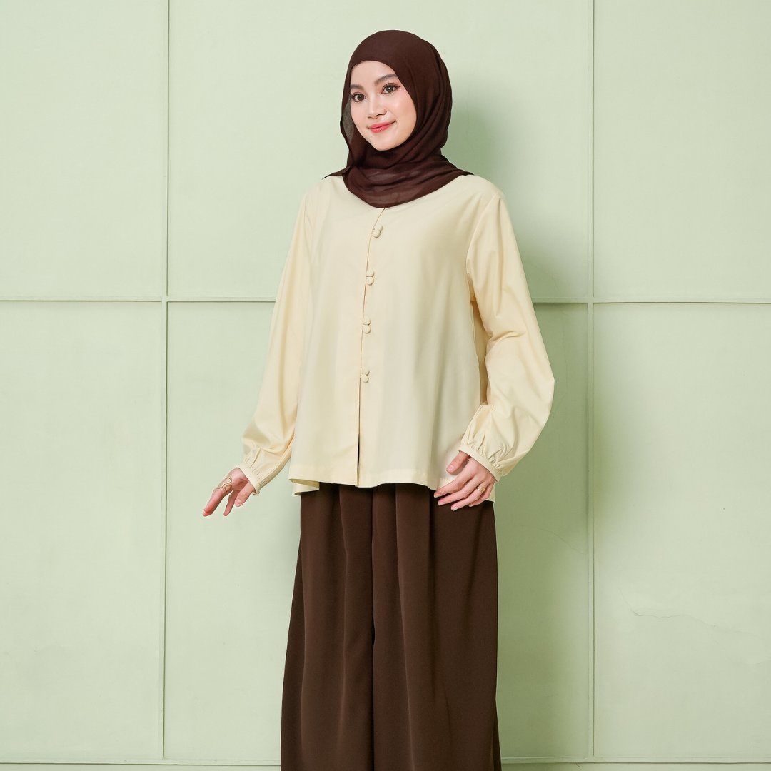 Radwa Top Kemeja Fitted Shirt Blouse Butter