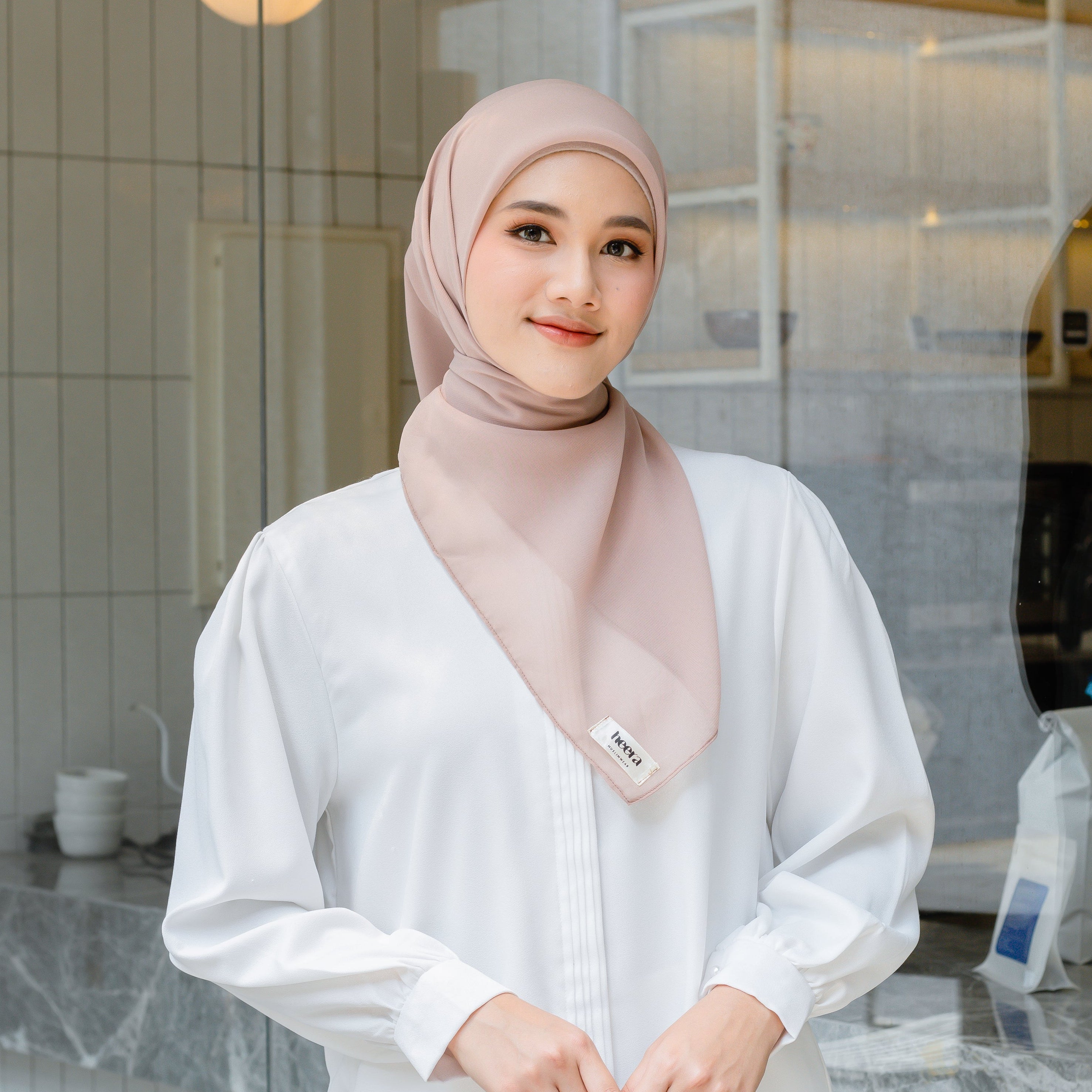 Nour Hijab Segiempat Bella Square Rode Dust