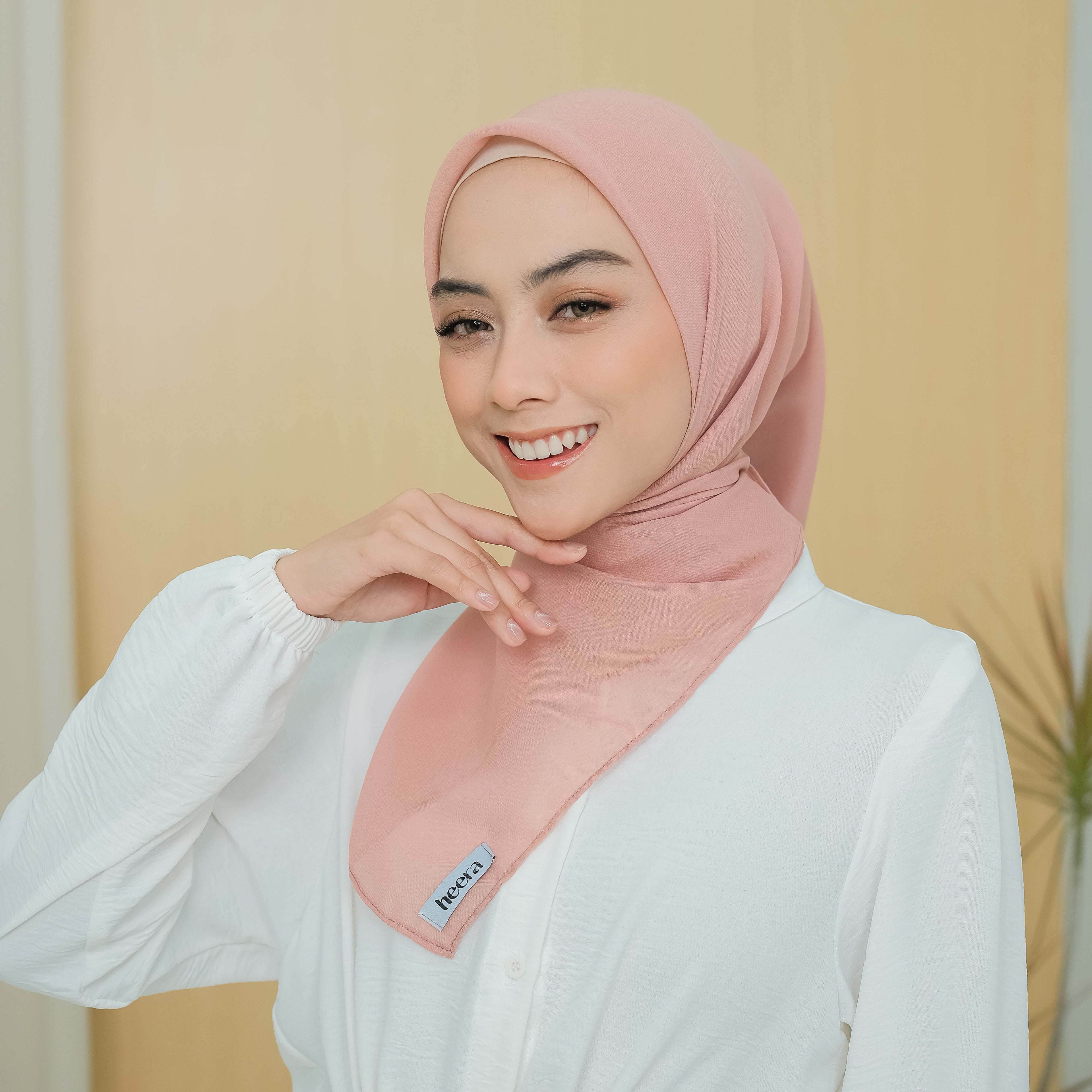 Nour Hijab Segiempat Bella Square Clam Shell