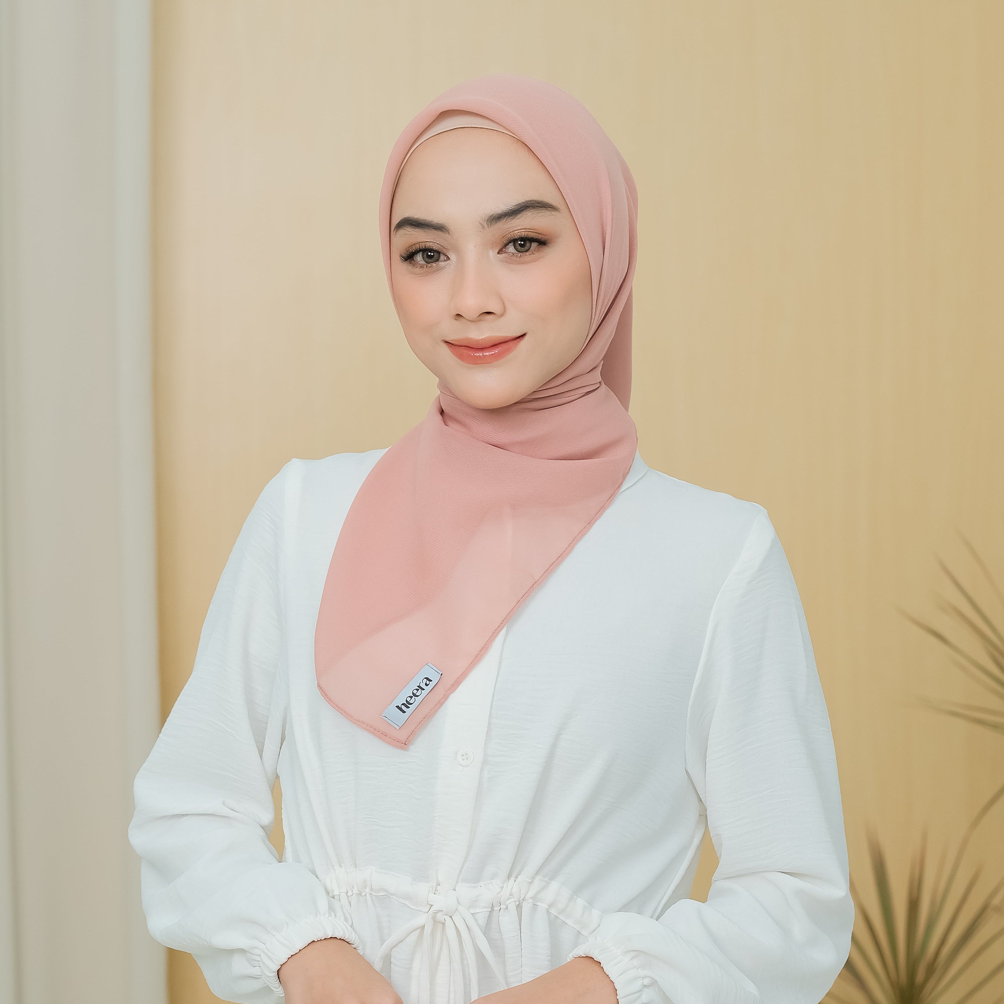 Nour Hijab Segiempat Bella Square Clam Shell