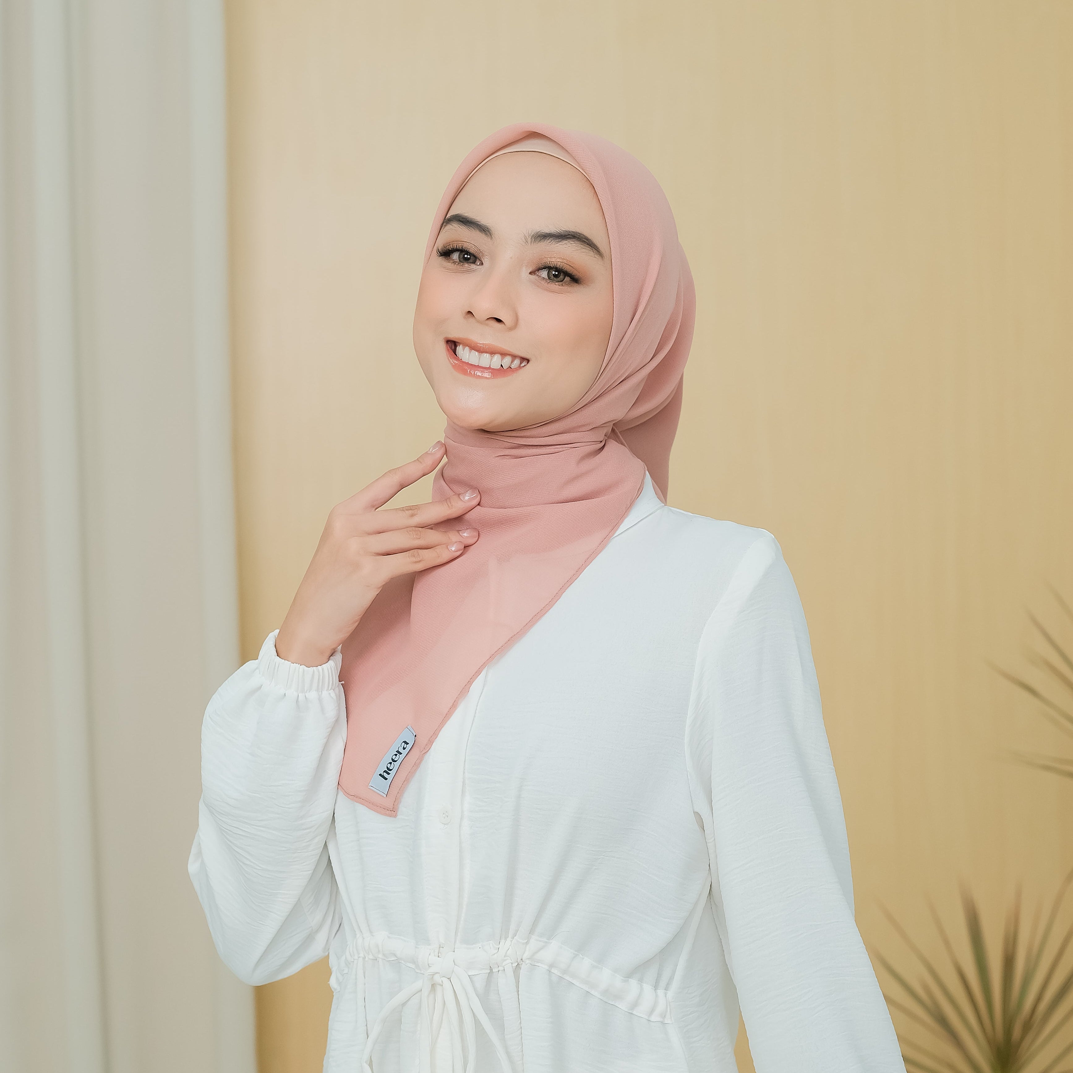 Nour Hijab Segiempat Bella Square Clam Shell