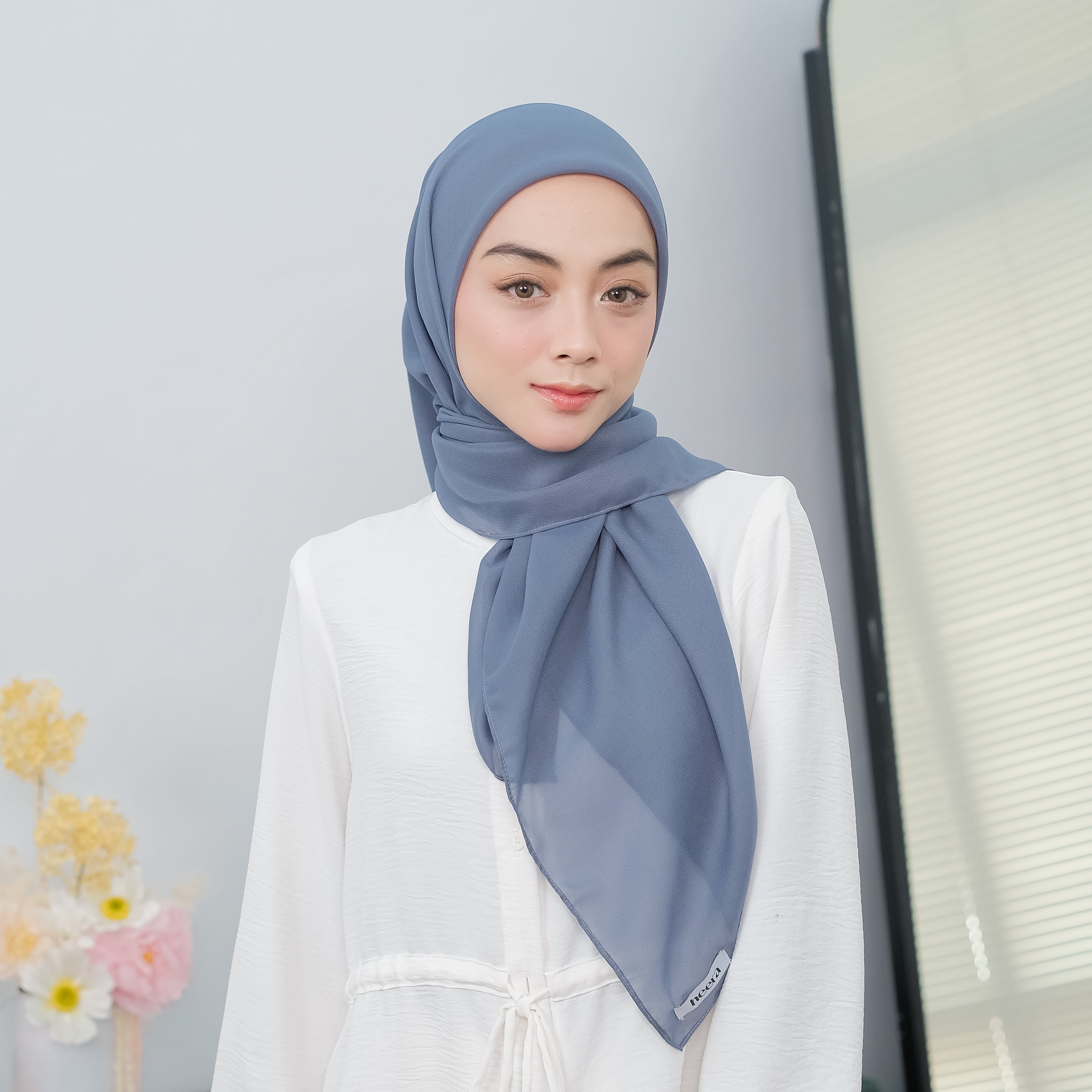 Nour Hijab Segiempat Bella Square Blue Bayoux