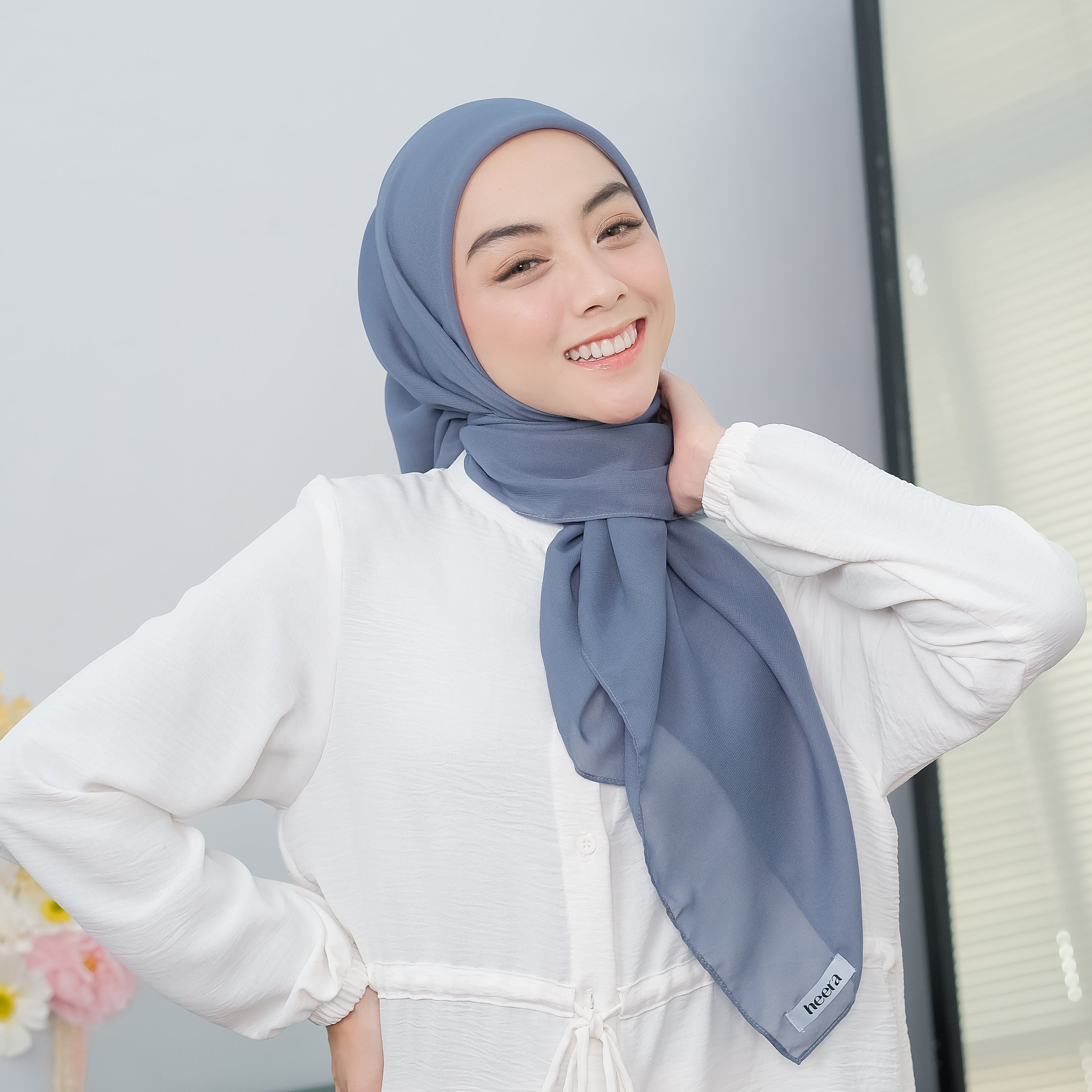 Nour Hijab Segiempat Bella Square Blue Bayoux