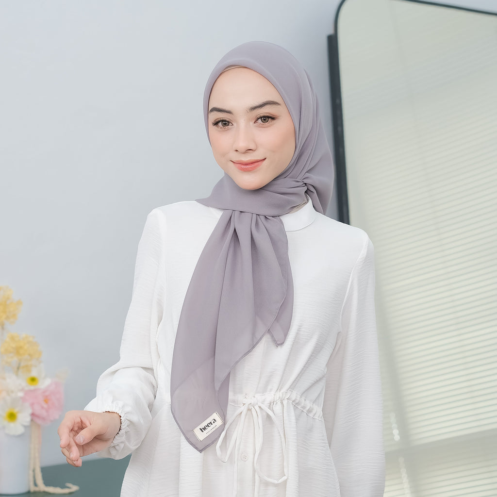 Nour Hijab Segiempat Bella Square Mid Grey