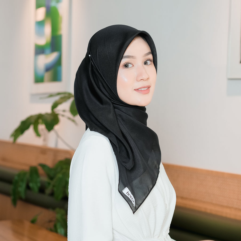 Sahla Hijab Segiempat Paris Black