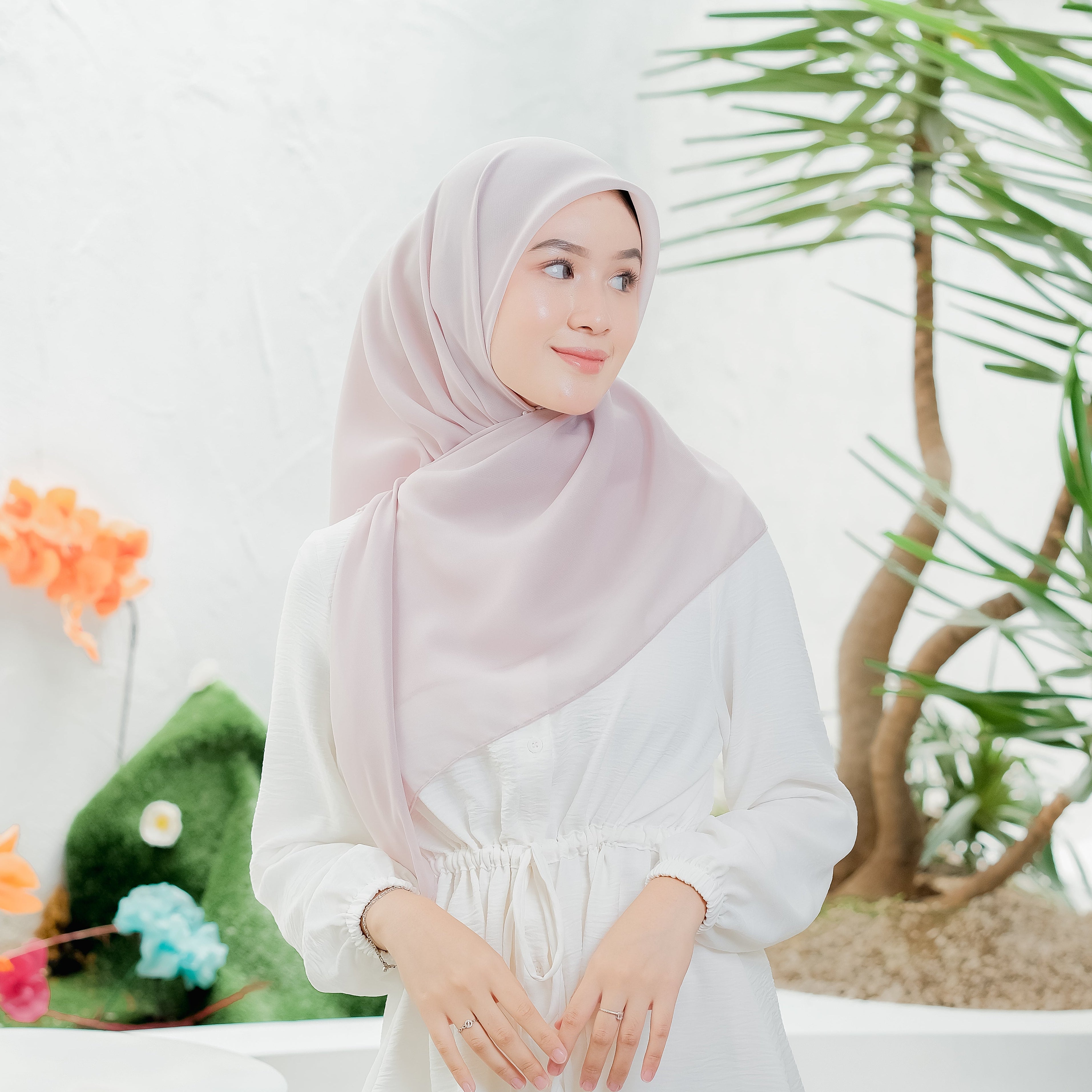 Nour Hijab Segiempat Bella Square Pale Pink