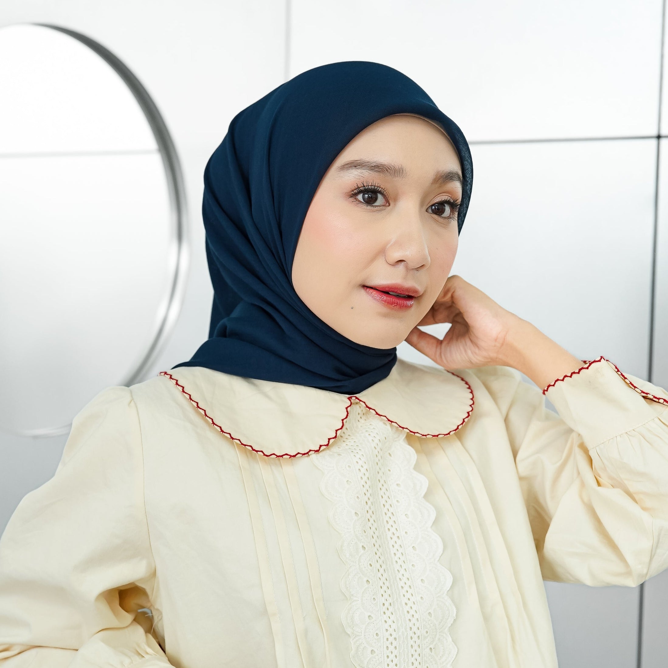 Mina Hijab Segiempat Paris Japan Deep Navy