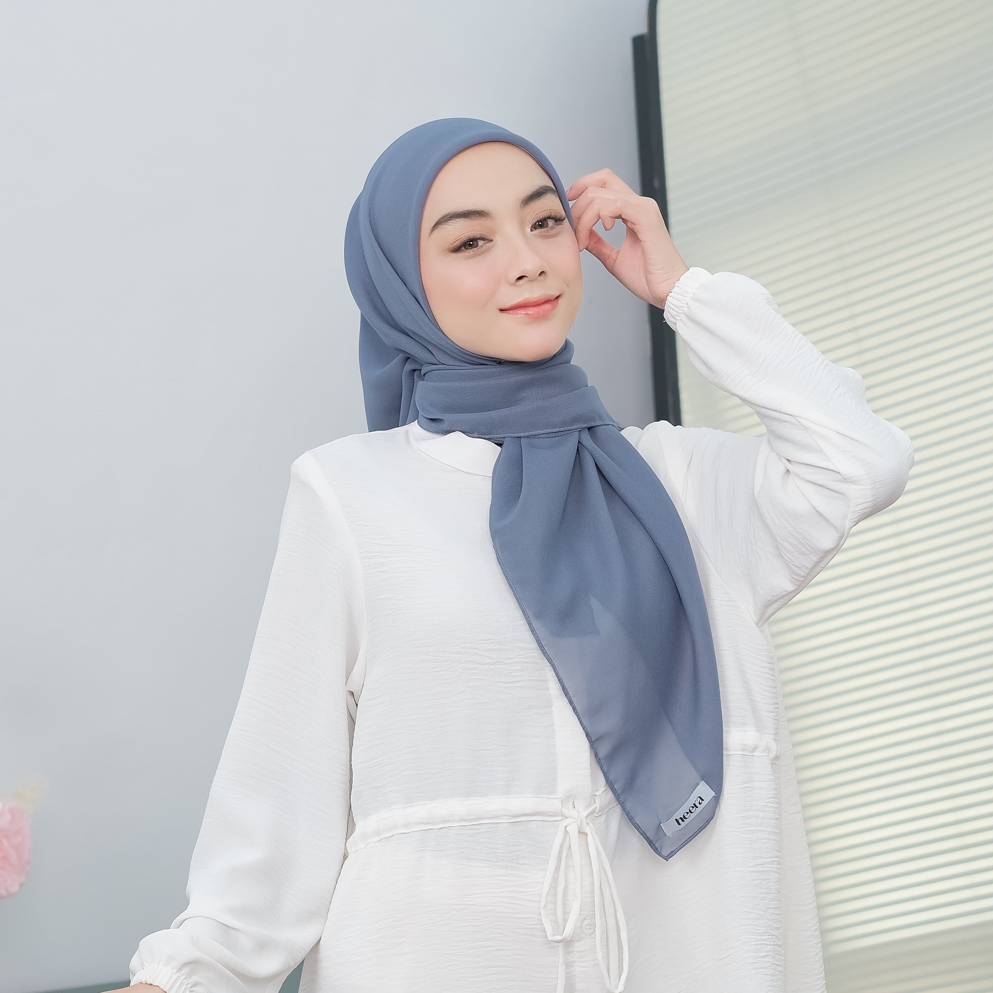 Nour Hijab Segiempat Bella Square Blue Bayoux