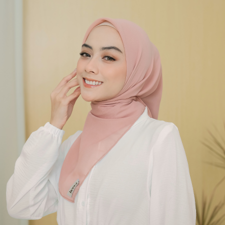 Nour Hijab Segiempat Bella Square Clam Shell
