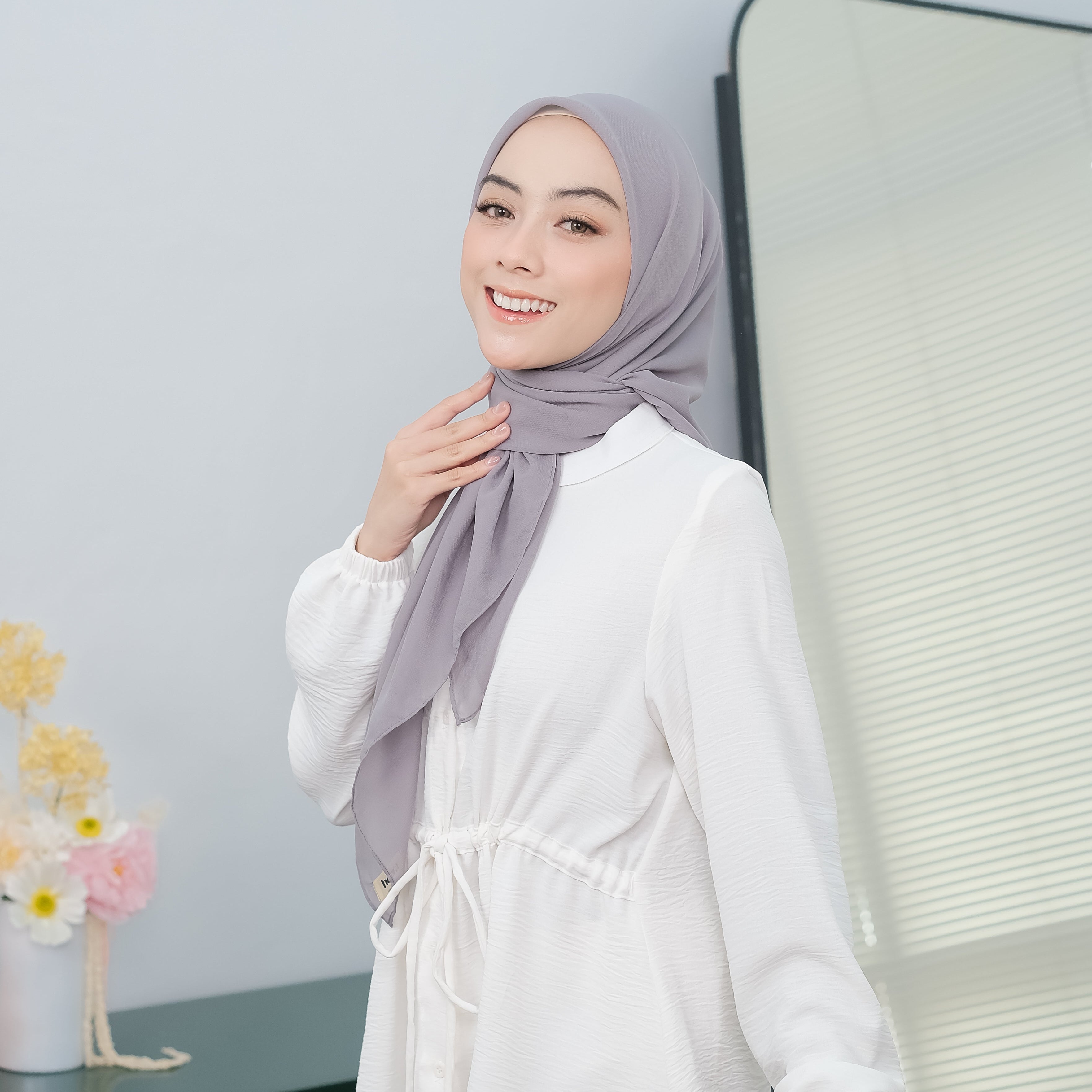 Nour Hijab Segiempat Bella Square Mid Gray