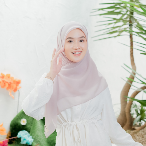 Nour Hijab Segiempat Bella Square Pale Pink