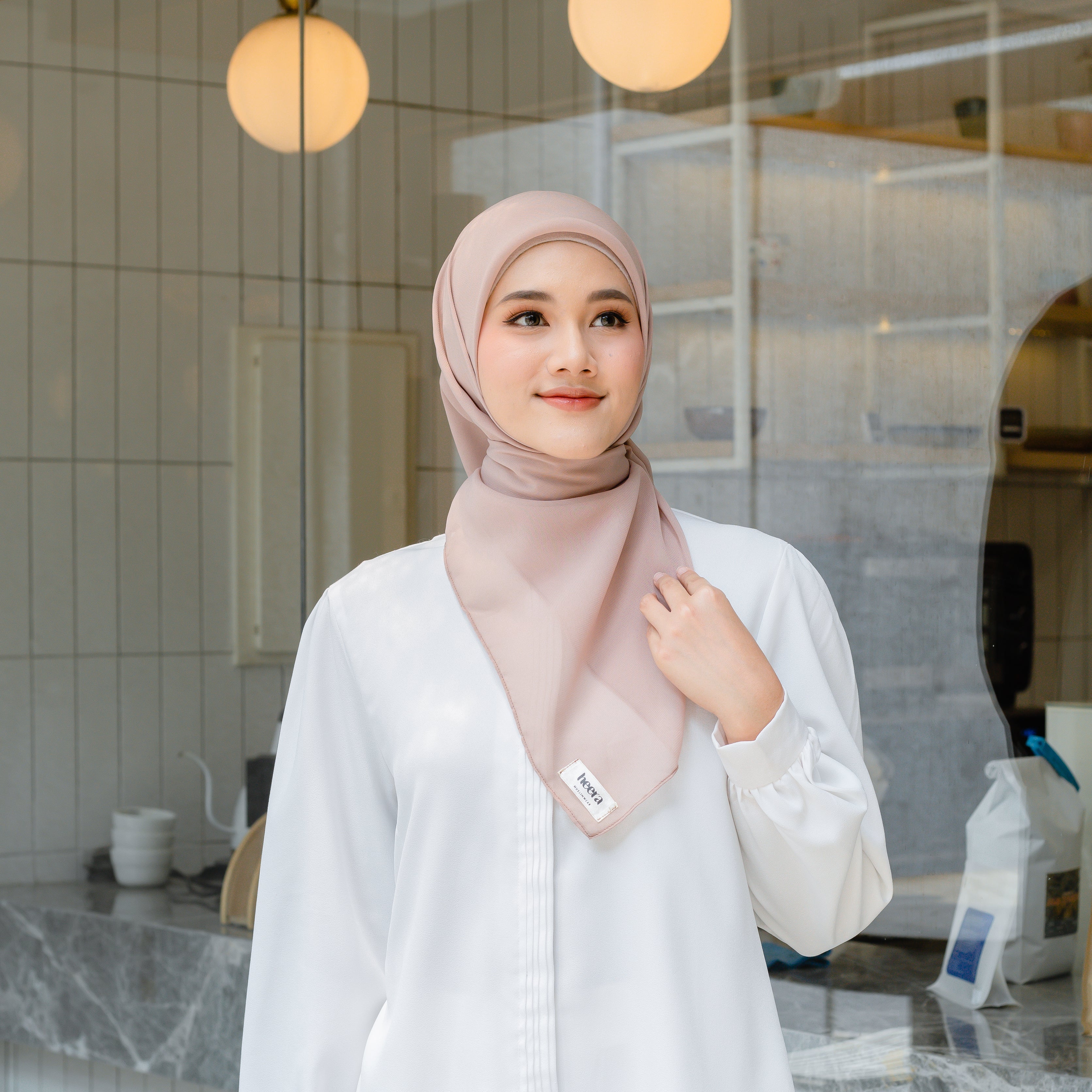 Nour Hijab Segiempat Bella Square Rode Dust