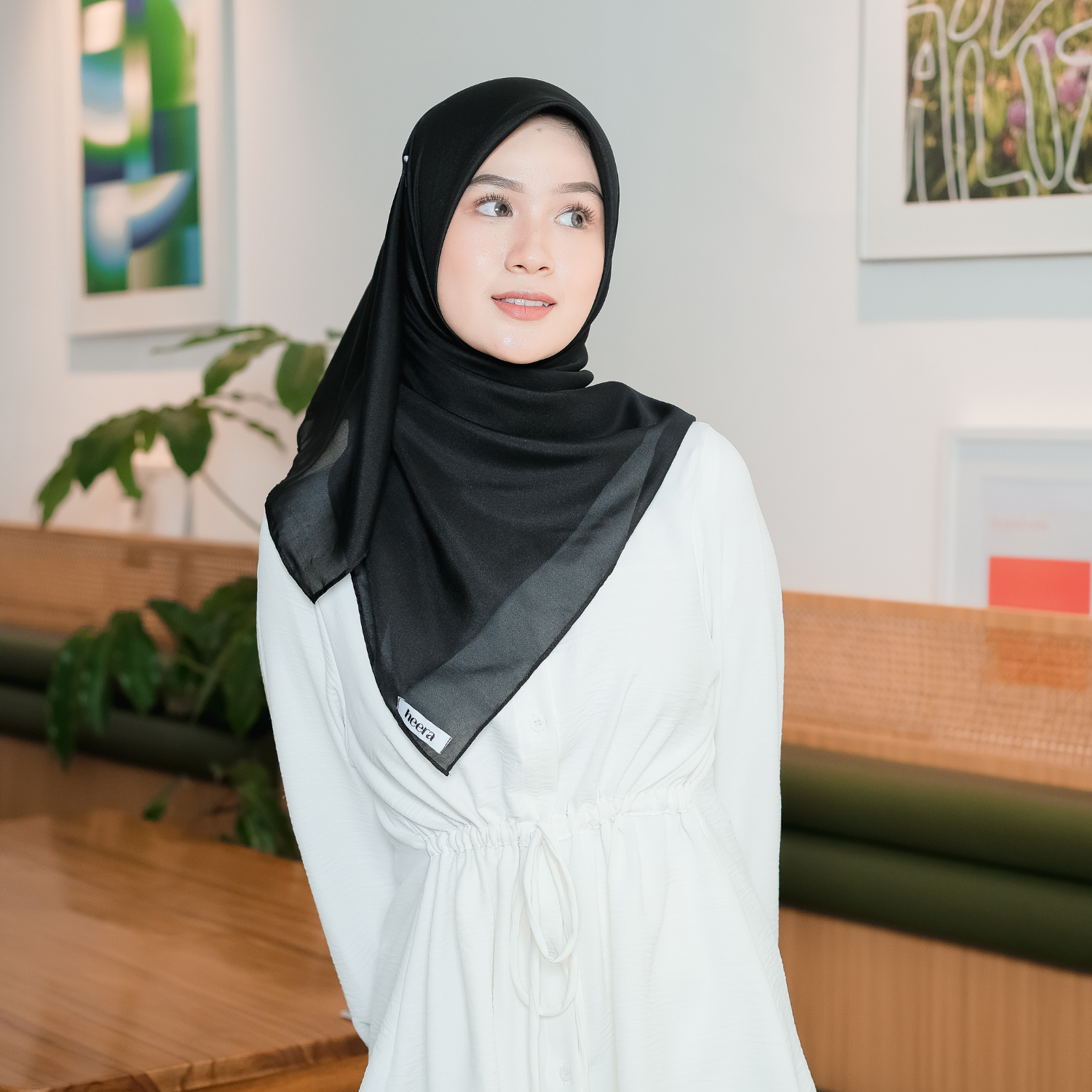 Sahla Hijab Segiempat Paris Black